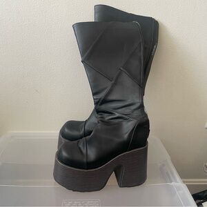 Demonia Camel - 280 Boots Size 9 Black